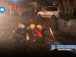 Rescatan a ni&ntilde;a arrastrada por la corriente; buscan a un hombre desaparecido