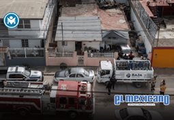 Conductor queda prensado tras choque en bulevar Rosas Magallón Conductor queda prensado tras choque en bulevar Rosas Magallón