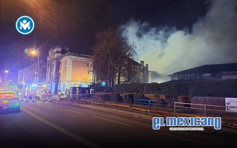 Devastador incendio consume histórica iglesia en el oeste de Londres Devastador incendio consume histórica iglesia en el oeste de Londres