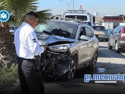 Conductora pierde el control y choca contra palmeras en Lomas Virreyes