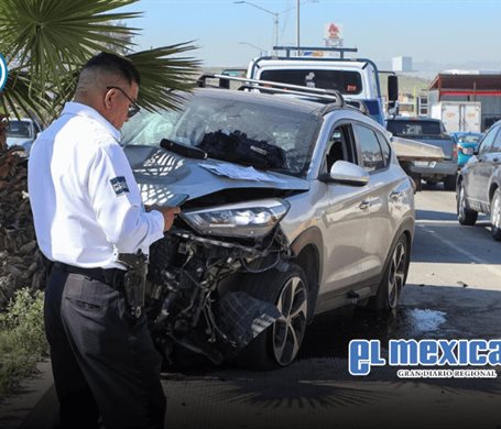Conductora pierde el control y choca contra palmeras en Lomas Virreyes