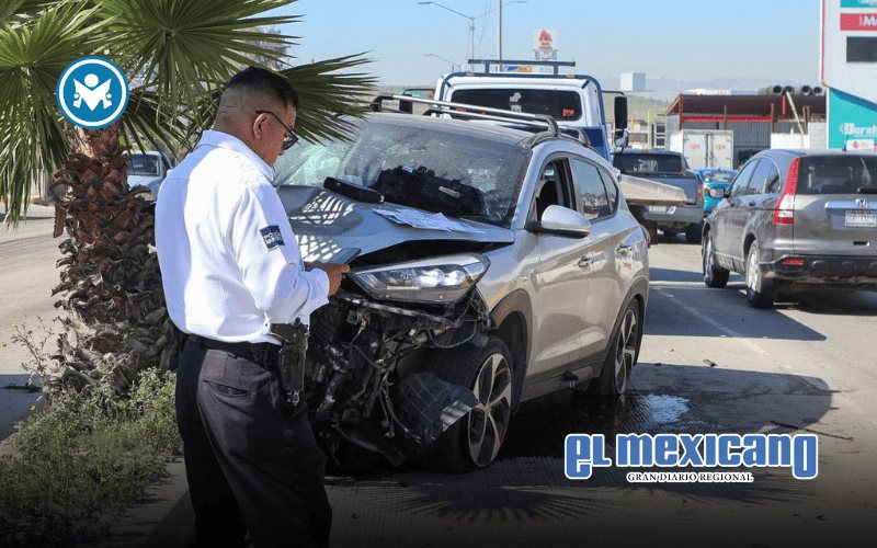 Conductora pierde el control y choca contra palmeras en Lomas Virreyes
