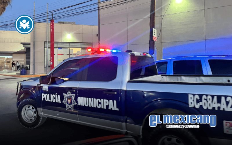Apu&ntilde;alan a polic&iacute;a municipal sobre el bulevar Acapulco