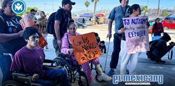 Protestan contra Viridiana Rom&aacute;n, directora de la asociaci&oacute;n CEMUJER