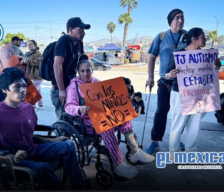 Protestan contra Viridiana Rom&aacute;n, directora de la asociaci&oacute;n CEMUJER