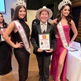 Reconocen a Ren&eacute; Tamayo con Premio a la Excelencia Profesional