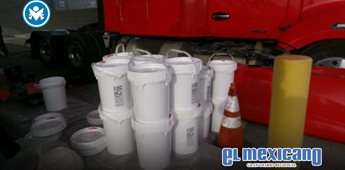 Decomisan m&aacute;s de 400 kilos de metanfetamina l&iacute;quida ocultos en tr&aacute;iler en la Garita de Otay