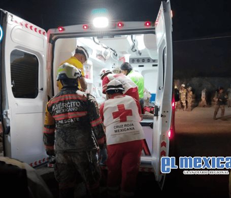 Rescatan con vida a uno de los mineros atrapados tras derrumbe en mina de Sinaloa