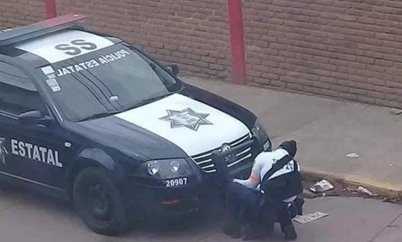 Agente de tr&aacute;nsito infracciona a patrulla de la Polic&iacute;a Estatal en Edomex