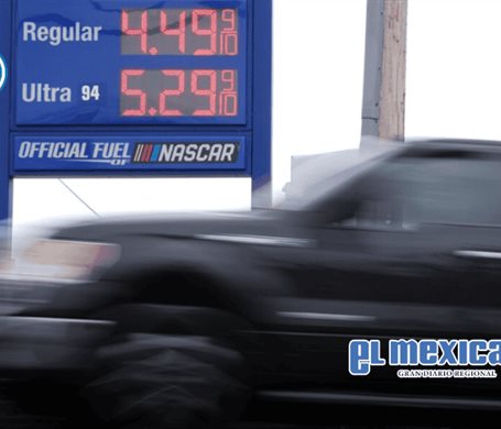 La gasolina en EU supera los 4 d&oacute;lares por gal&oacute;n, su precio m&aacute;s alto desde 2022