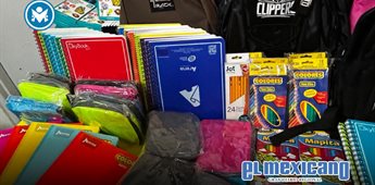 Entregan &uacute;tiles escolares a menores del albergue DIF