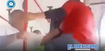 Chofer golpea y expulsa a presunto acosador en transporte p&uacute;blico de Jalisco