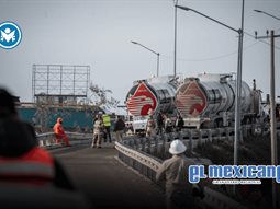 Pipa de Pemex queda al borde de volcar en la Tijuana–Ensenada