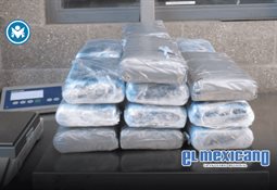 Vuelca autom&oacute;vil en el bulevar 2000; circulaba a alta velocidad