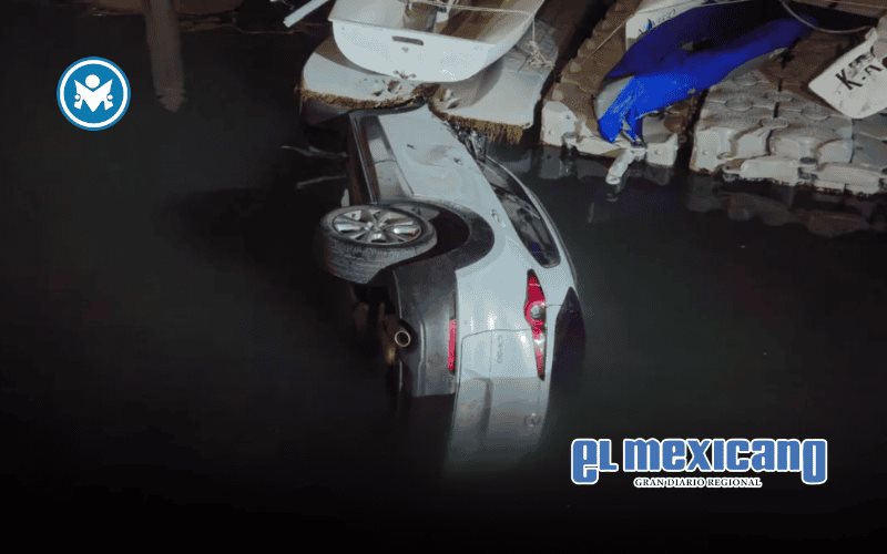 Auto sale disparado al mar en Veracruz tras chocar contra lanchas