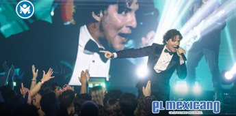 David Bisbal emociona con el estreno de Vivir as&iacute; es morir de amor