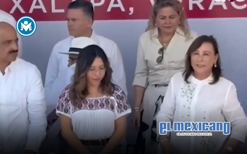 Roc&iacute;o Nahle entrega lona de protesta a IMSS Bienestar durante desfile