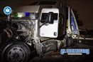 Tr&aacute;iler derrapa por lluvia y colisiona en Rosas Magall&oacute;n