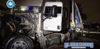 Tr&aacute;iler derrapa por lluvia y colisiona en Rosas Magall&oacute;n