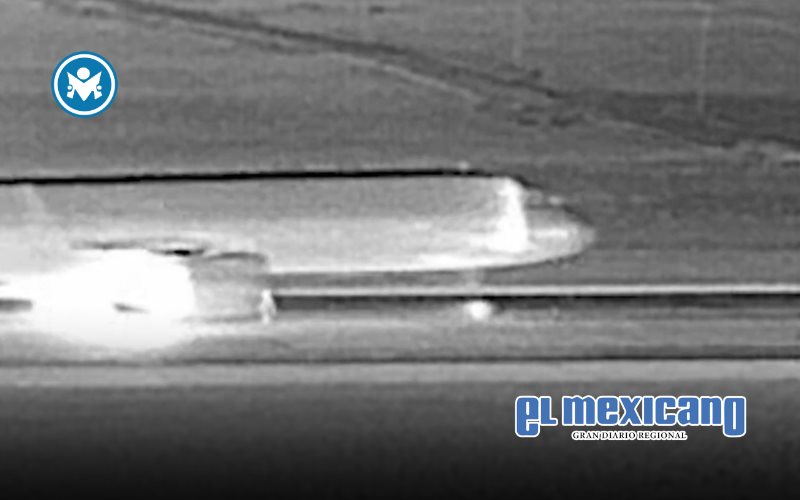 Video revela el instante exacto en que avi&oacute;n de Frontier Airlines atropella a una persona durante despegue en Denver