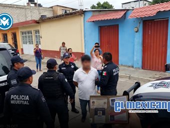 Vecinos retienen y entregan a policía a trabajador de colegio católico acusado de agresión en Oaxaca Vecinos retienen y entregan a policía a trabajador de colegio católico acusado de agresión en Oaxaca