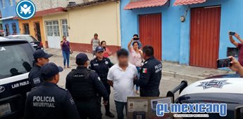 Vecinos retienen y entregan a policía a trabajador de colegio católico acusado de agresión en Oaxaca Vecinos retienen y entregan a policía a trabajador de colegio católico acusado de agresión en Oaxaca