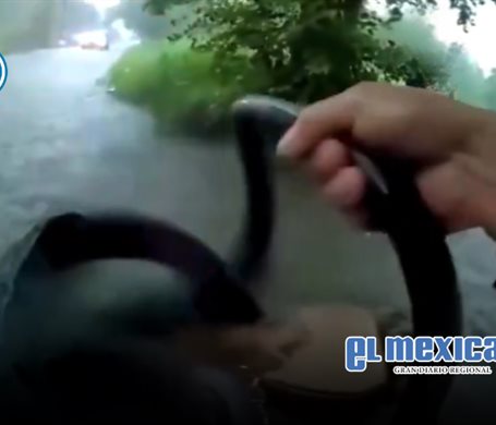 Rescatan a beb&eacute; de un auto arrastrado por la corriente en Texas