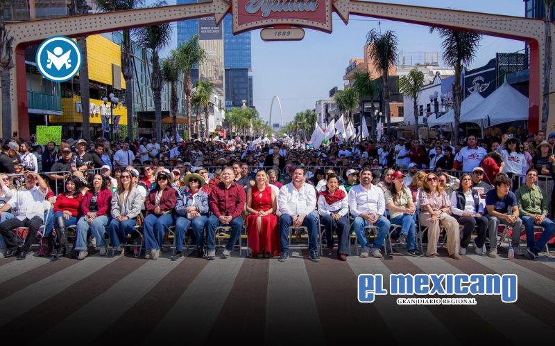 Pol&iacute;ticos y ciudadanos se congregan en la Avenida Revoluci&oacute;n para ver a Sheinbaum