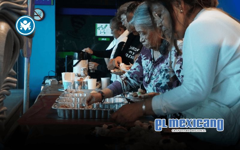 Disfrutan madres velada art&iacute;stica en El Trompo