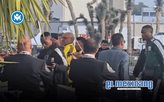 Mariachi recibe a Sud&aacute;frica con Son de la Negra y divide opiniones