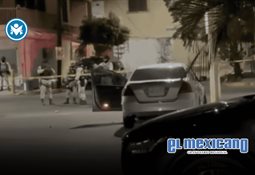 Cami&oacute;n con contenedores pierde control y provoca choque de 12 veh&iacute;culos en Tijuana