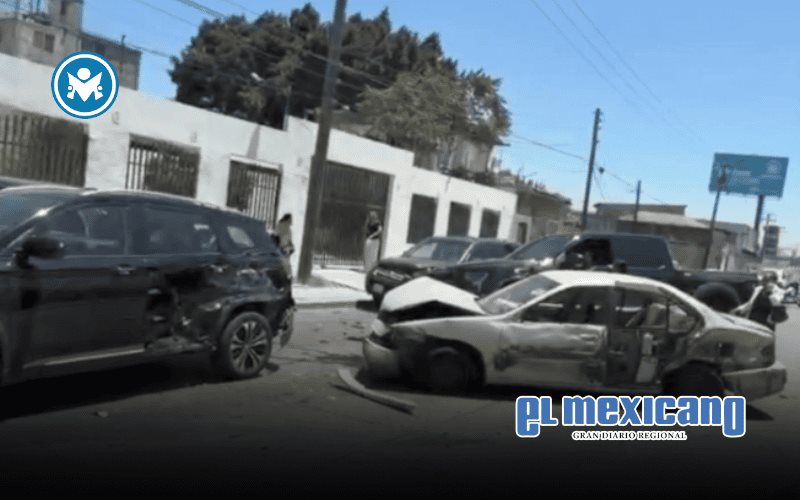 Cami&oacute;n con contenedores pierde control y provoca choque de 12 veh&iacute;culos en Tijuana