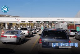 Reportaron fuga de agua en la colonia Otay Constituyentes en la rampa ascendente de la central camionera Reportaron fuga de agua en la colonia Otay Constituyentes en la rampa ascendente de la central camionera