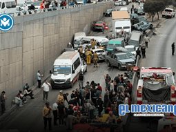 Carambola de m&aacute;s de 30 veh&iacute;culos colapsa Tijuana y deja al menos 26 lesionados