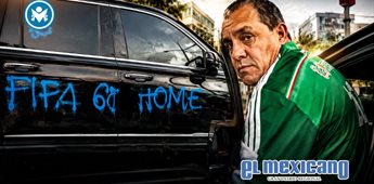 Cuauht&eacute;moc Blanco es interceptado y agredido durante protesta antimundialista en CDMX